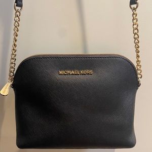 Micheal kors cross body bag